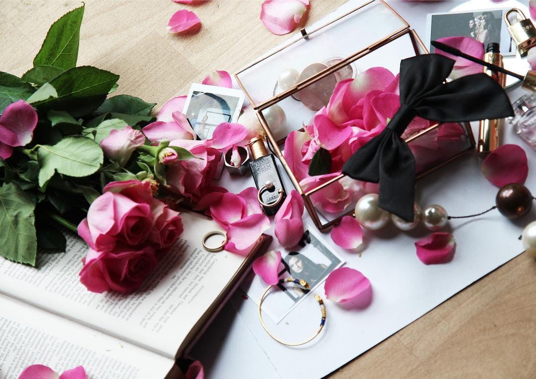 Kamu Tak Akan Kehabisan Kata-kata di Hari Valentine dengan 14 Kutipan Cinta Ini!