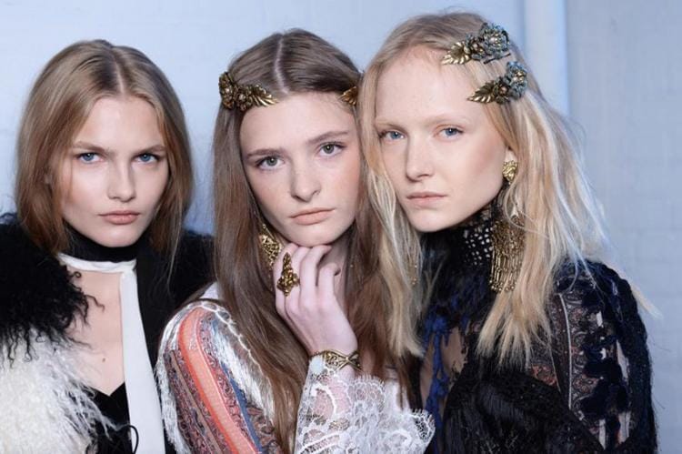 Bosan dengan Aksesori Rambut? Coba Sematkan Perhiasan Ini di Rambutmu