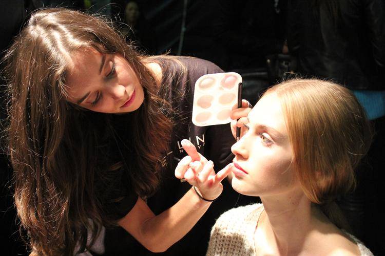 www.makeuponlineschool.com