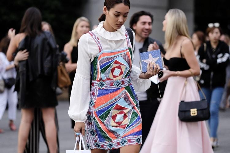 Contek Yuk Gaya Layering Unik Ala Bintang Street Style Biar Tampilan Kamu Makin Stylish