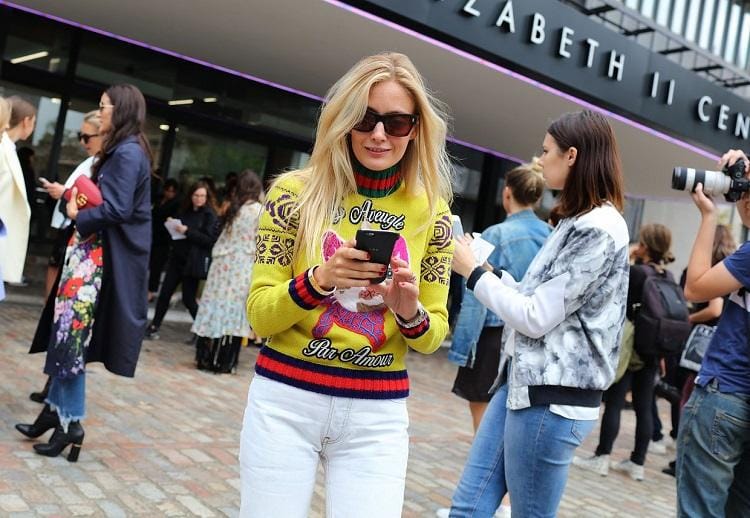 Para Bintang Street Style Mengemas Tampilan Sweater Jadi Lebih Fashionable Dalam Acara London Fashion Week