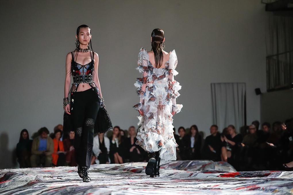 Koleksi Bertema "Punk Goddess" dari Alexander McQueen SS17