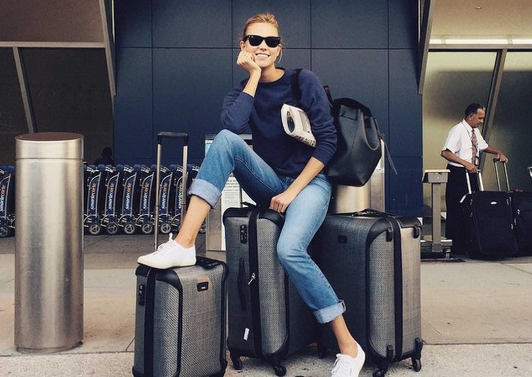 Supermodel Airport Style! Gaya OOTD Kekinian yang Wajib Kamu Coba