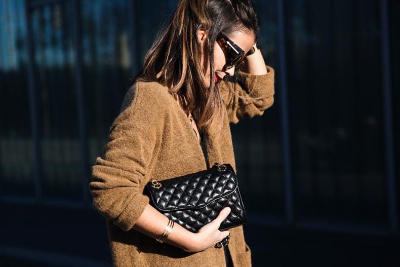 Coba Yuk 5 Tips Styling Agar Cardigan Kamu Tidak Terlihat Kuno