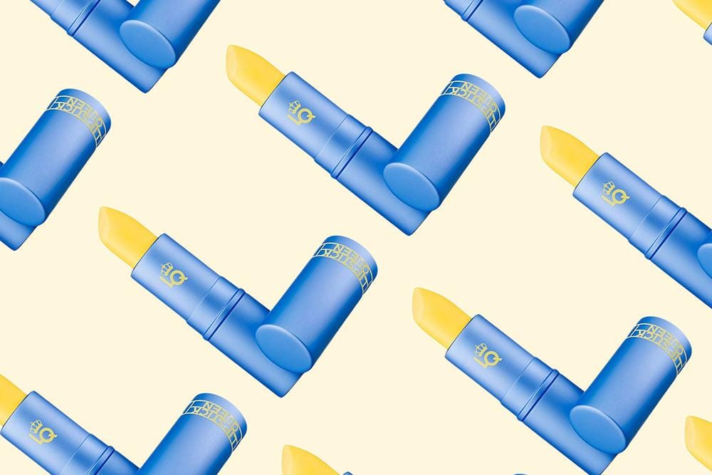 Bisa Berubah Warna, Lipstik Kuning Ini akan Membuat Tampilanmu Makin Keren!