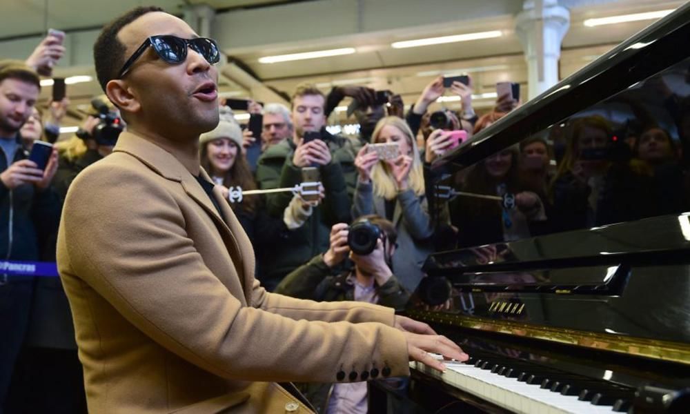 https://www.sundaypost.com/fp/watch-john-legend-delights-fans-with-an-impromptu-performance-st-pancras/