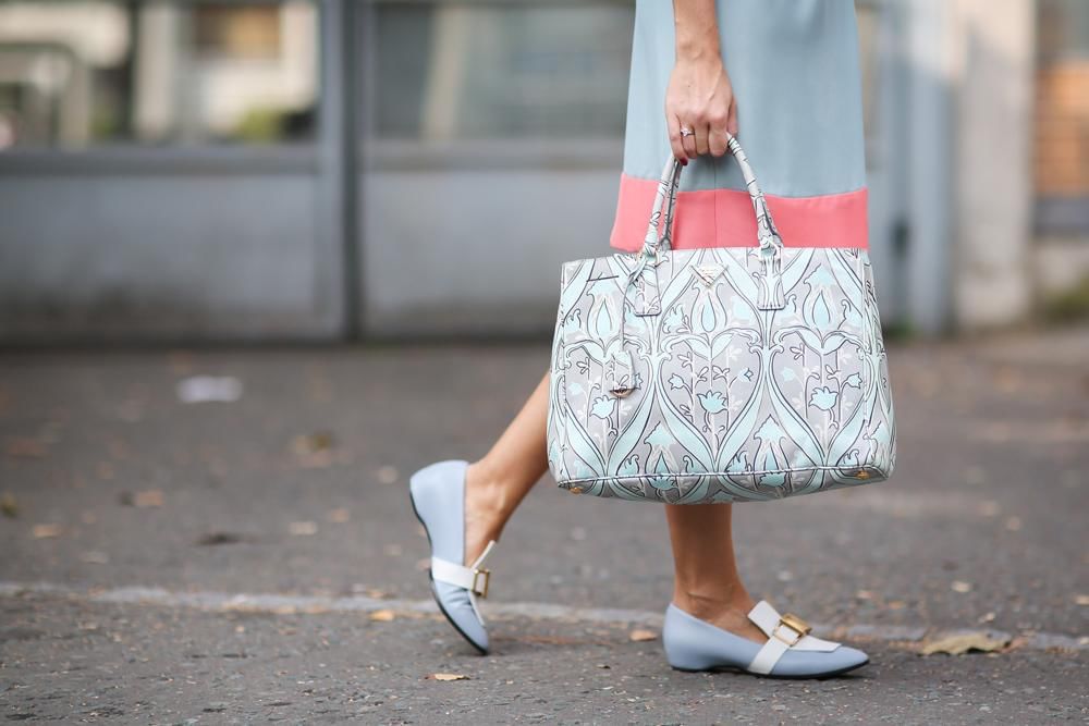 sweatshirtsanddresses.com