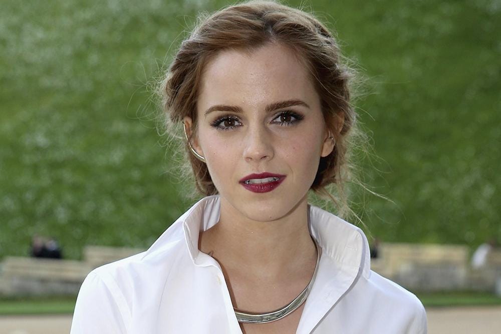 Tampil Kasual dan Menawan ala Emma Watson Yuk!
