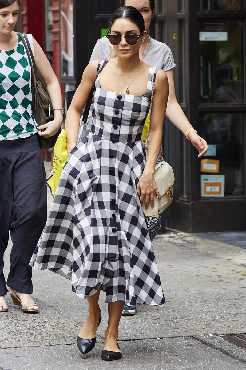 www.harpersbazaar.com
