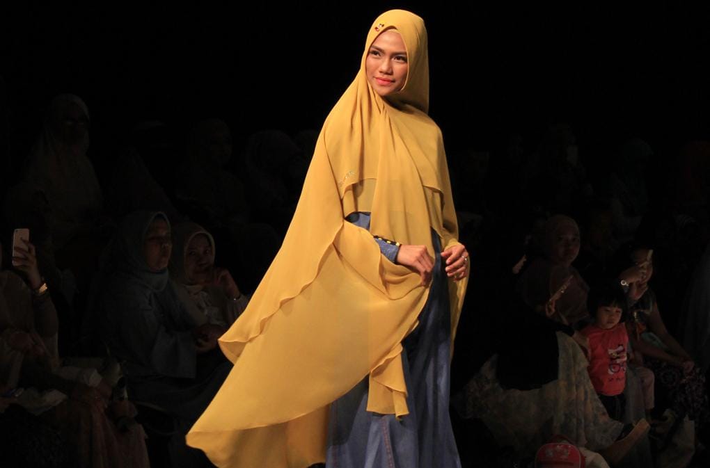 Ini Tips Berbusana Muslim Syar'i yang Trendi