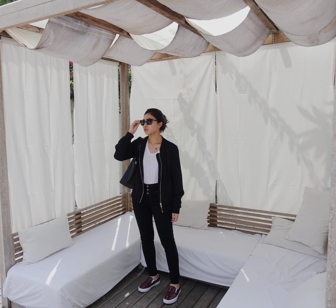 via Instagram: @isyanasarasvati