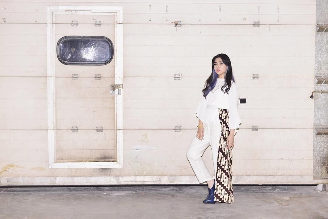 via Instagram: @isyanasarasvati