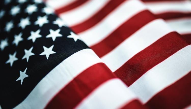 Kencingi Bendera Amerika, Perempuan ini Jadi Target Pembunuhan!