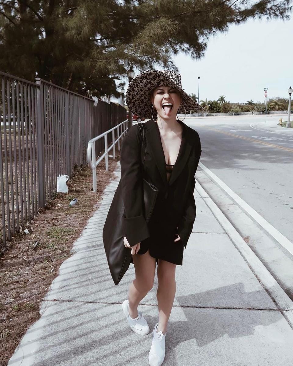 Instagram: @agnezmo