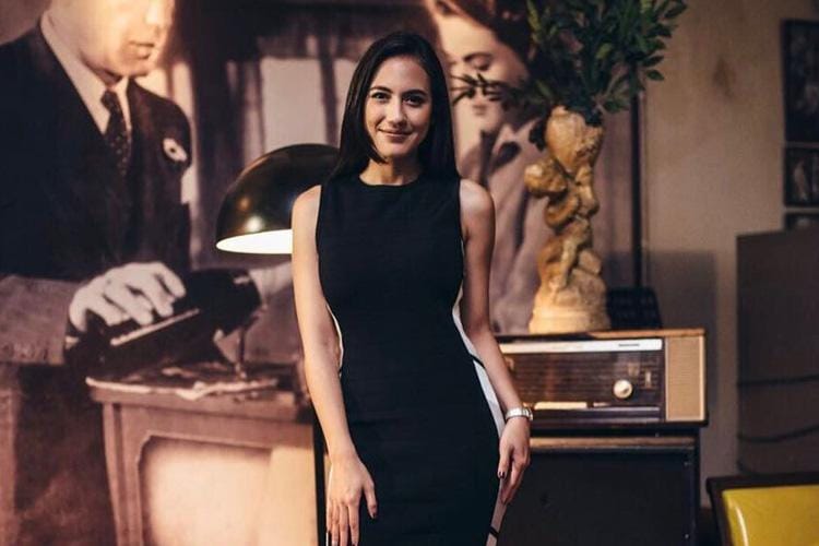 7 Gaya Pevita Pearce yang Bikin Cowok Terpesona