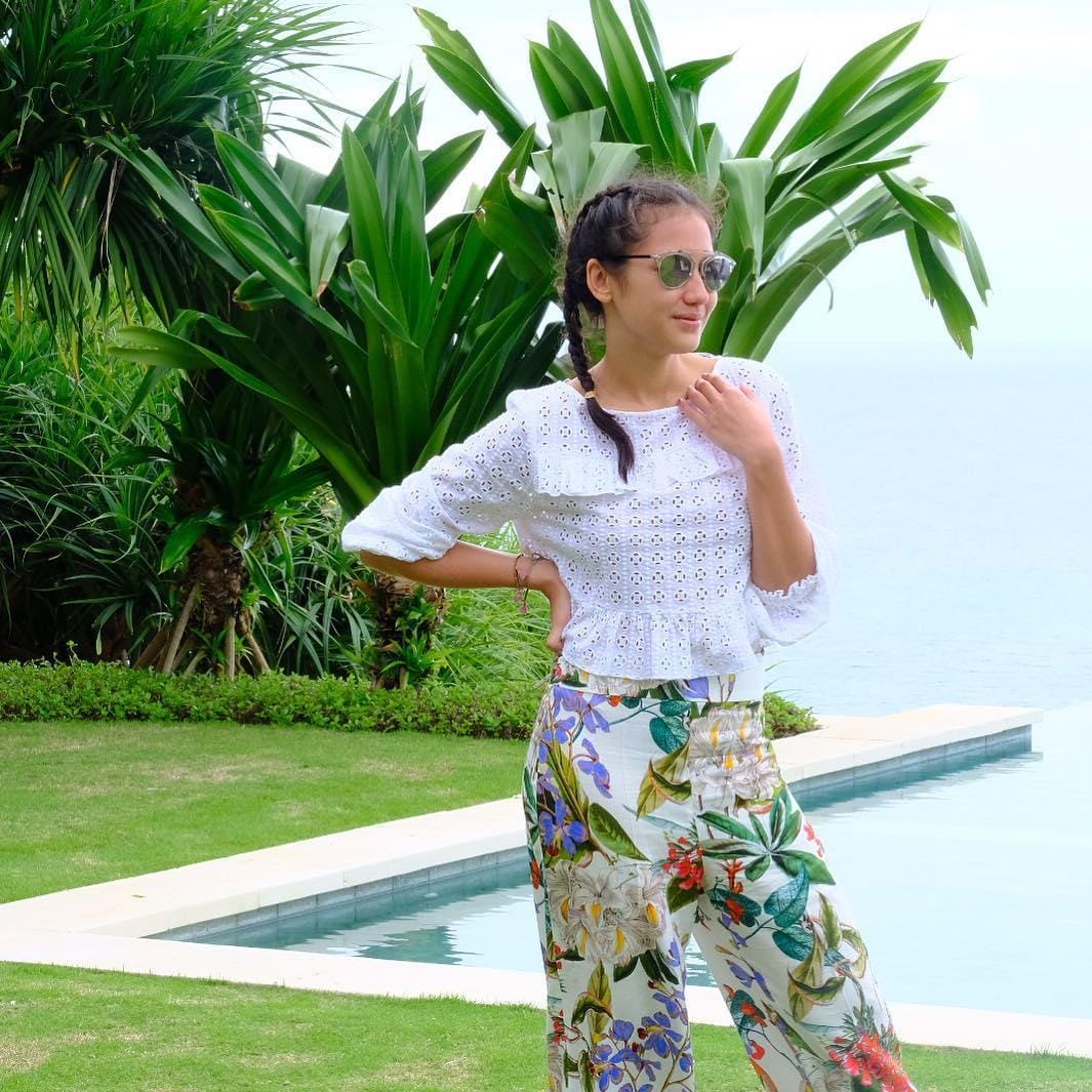 Instagram: @pevpearce