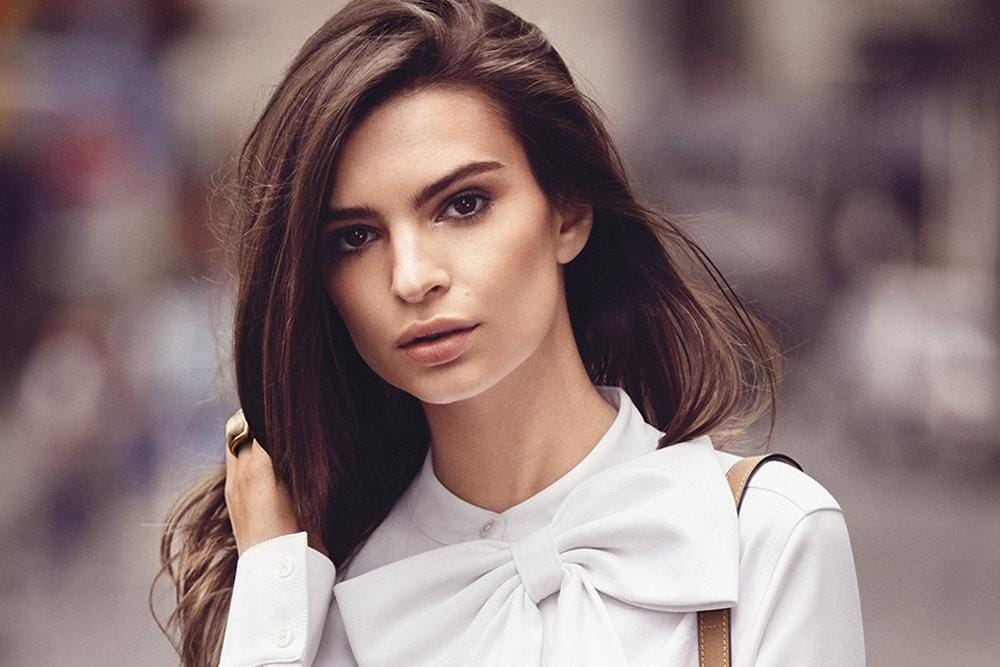 Seksi Tapi Nggak Norak, Ini 5 Gaya Asik Emily Ratajkowski 