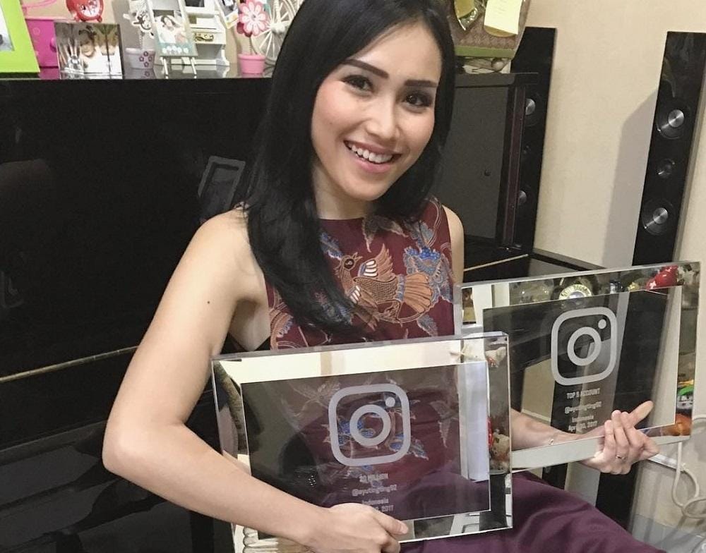 Terima Penghargaan Instagram, Ayu Ting Ting Kalahkan Raffi Ahmad