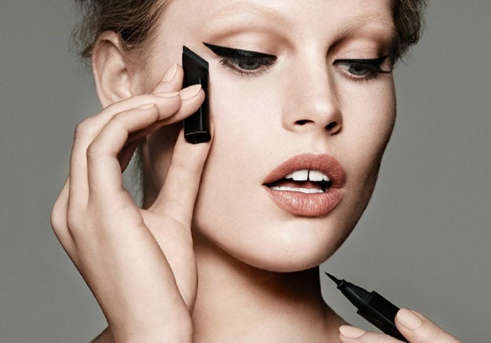 Tips Mudah Memakai Eyeliner Sesuai Bentuk Mata 