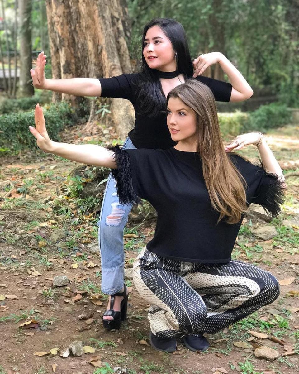 www.instagram.com/amandacerny