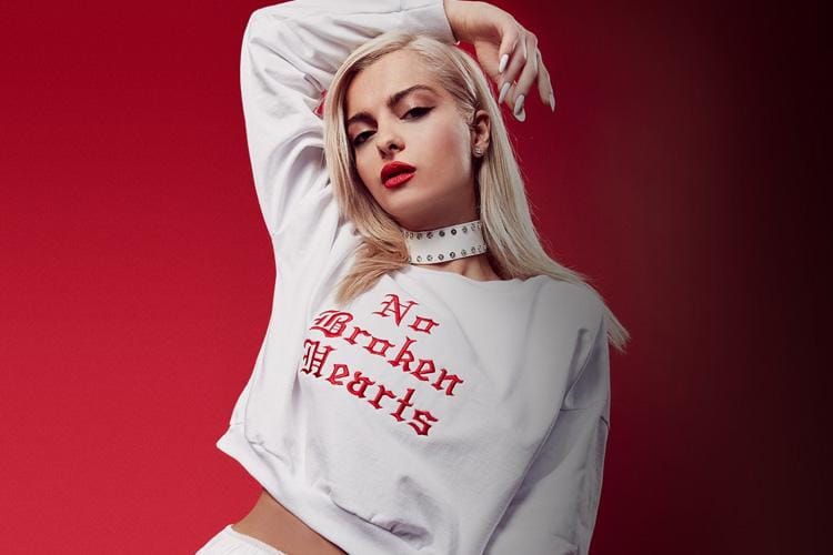 5 Gaya Seksi Bebe Rexha yang Bikin Cowok Nggak Berkedip