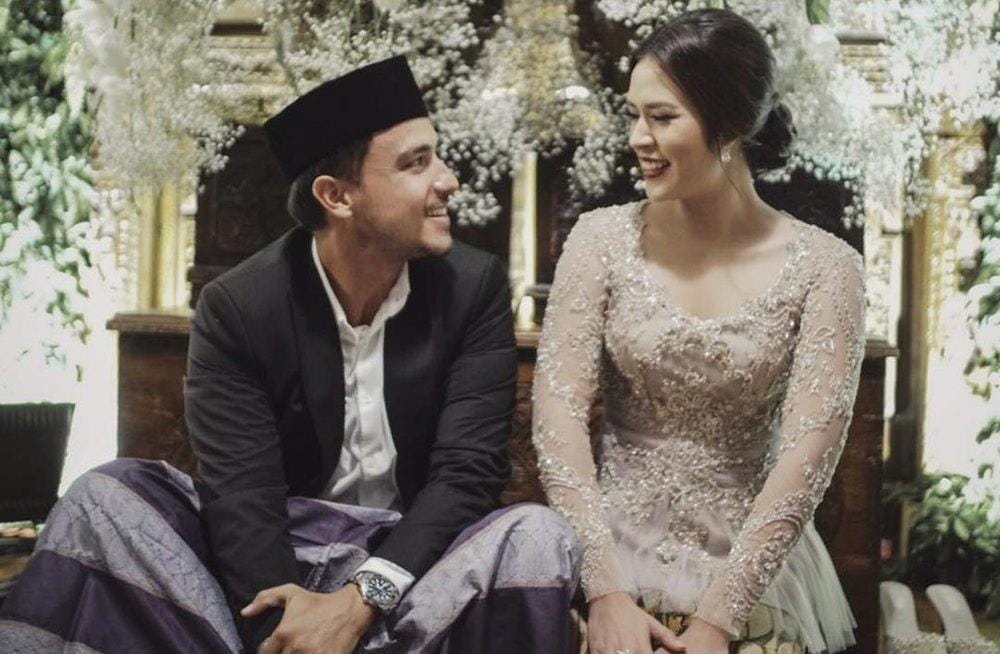 8 Tata Cara Pernikahan Adat Sunda Seperti Raisa dan Hamish Daud