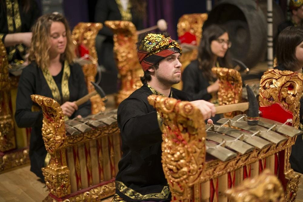 Ilustrasi via porteliotfestival.com