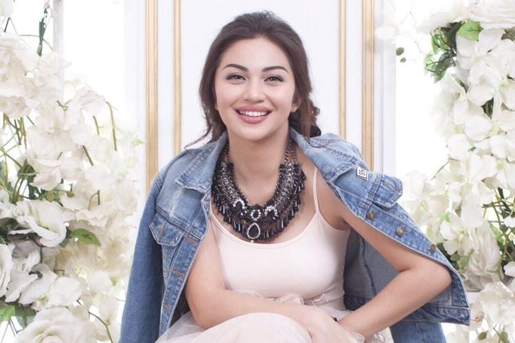 Instagram: @arieltatum