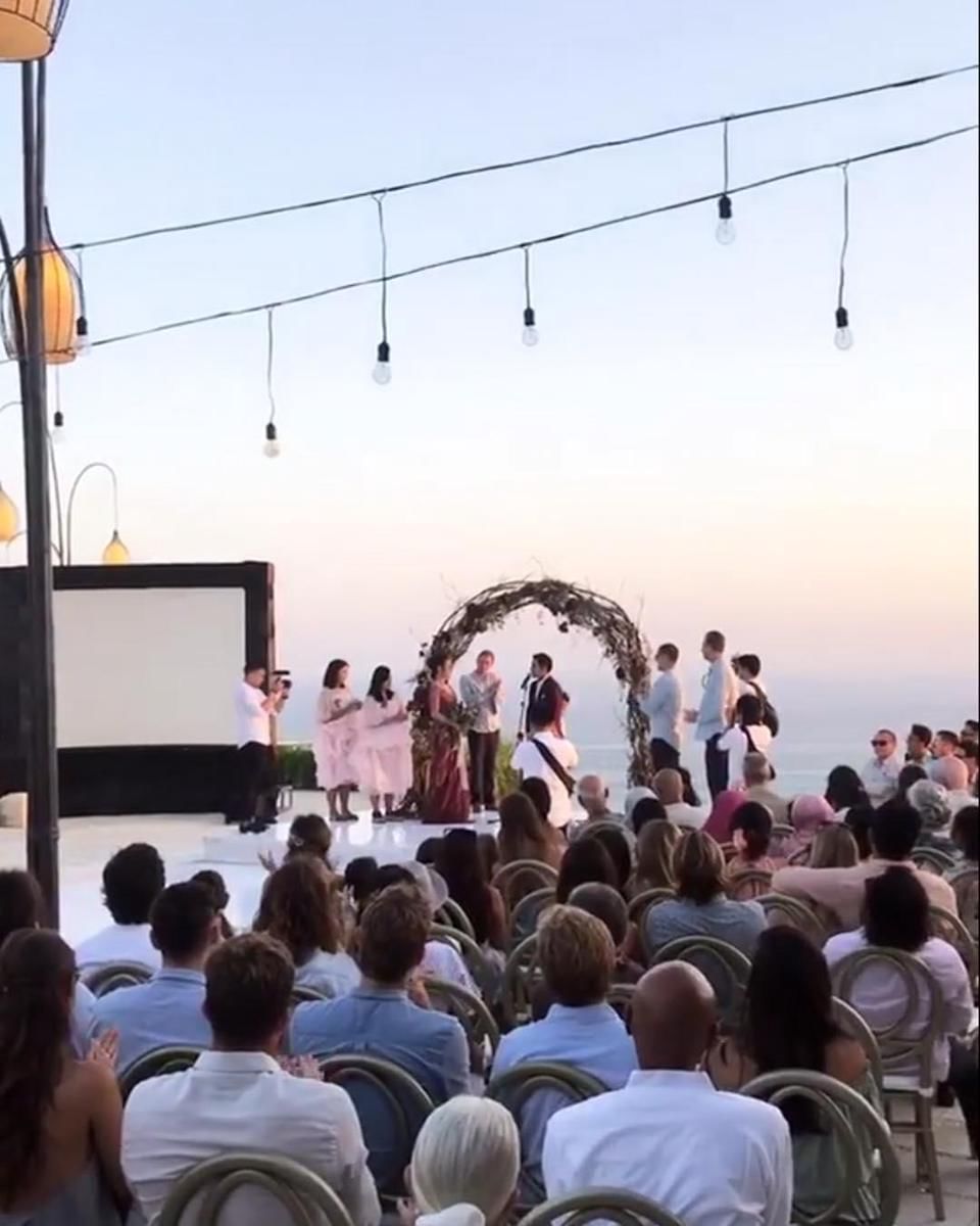 https://www.instagram.com/weddingtrendingupdate/