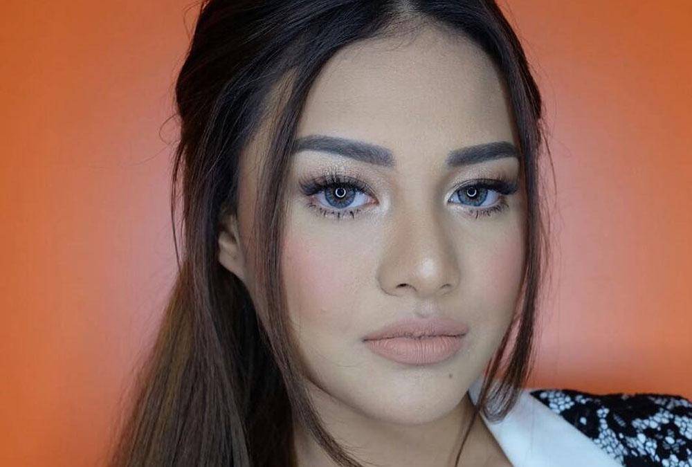 www.instagram.com/aurelie.hermansyah