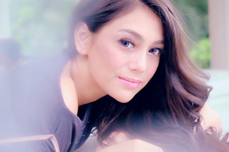 Instagram @celine_evangelista