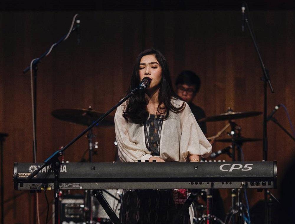 www.instagram.com/isyanasarasvati