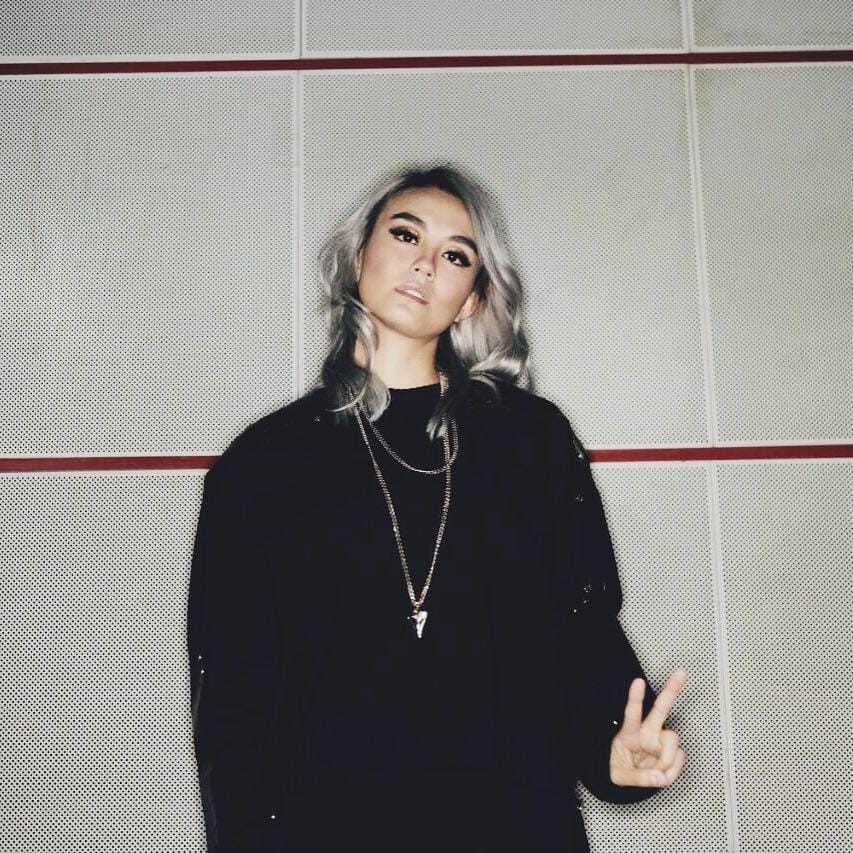 Instagram: @agnezmo