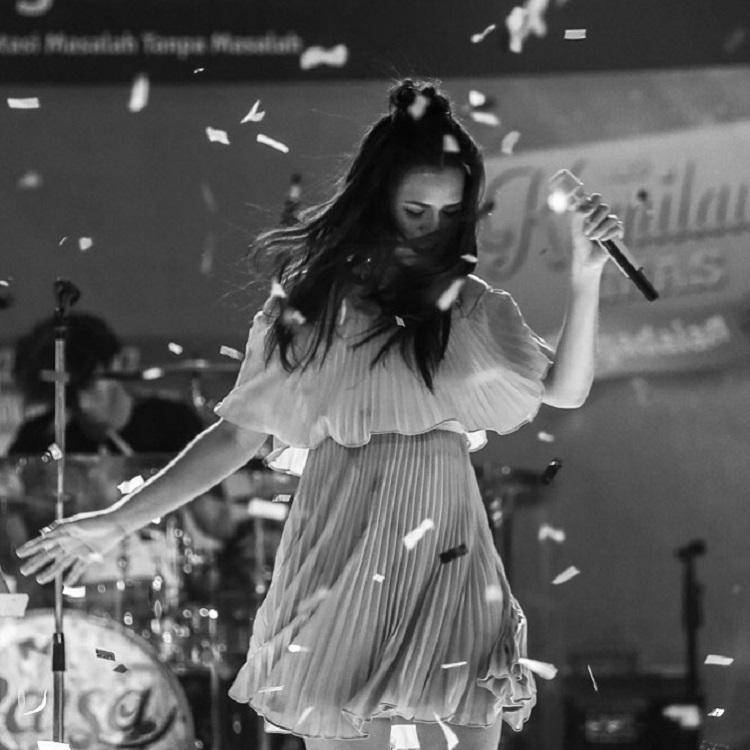 www.instagram.com/raisa6690
