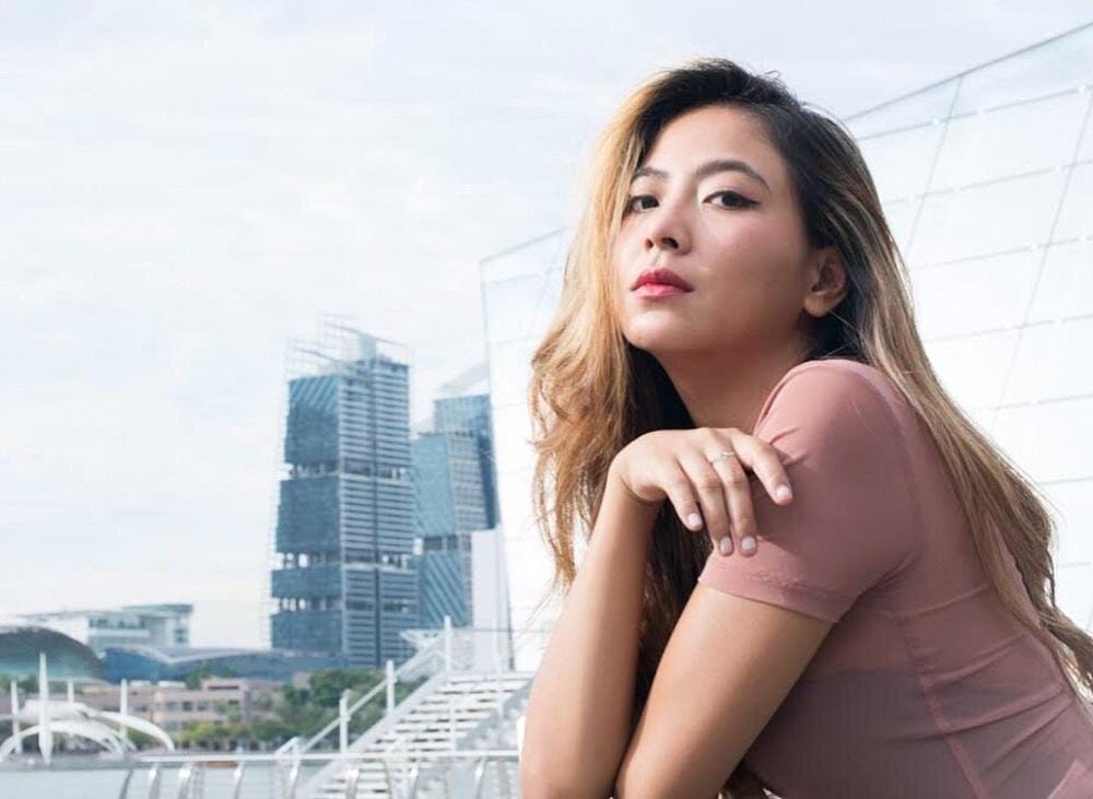 /www.instagram.com/thenadiavega