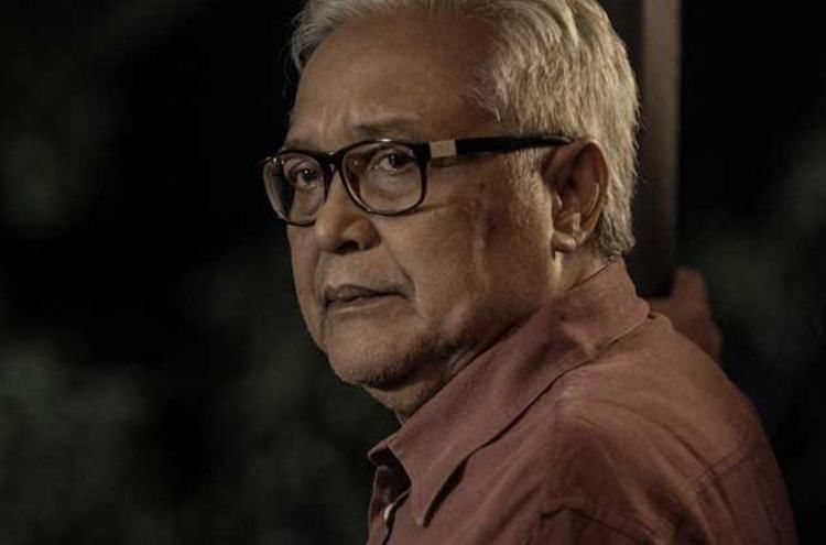 Bulan Diatas Kuburan