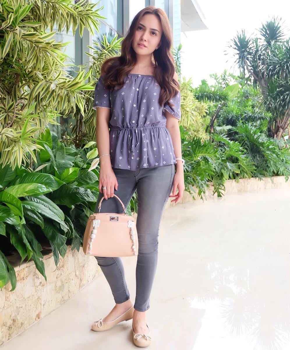 Instagram: @shandyaulia