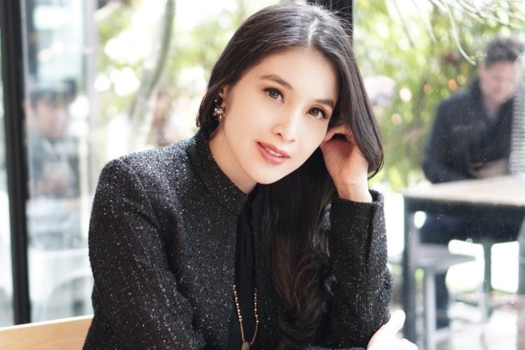 Instagram: @sandradewi88