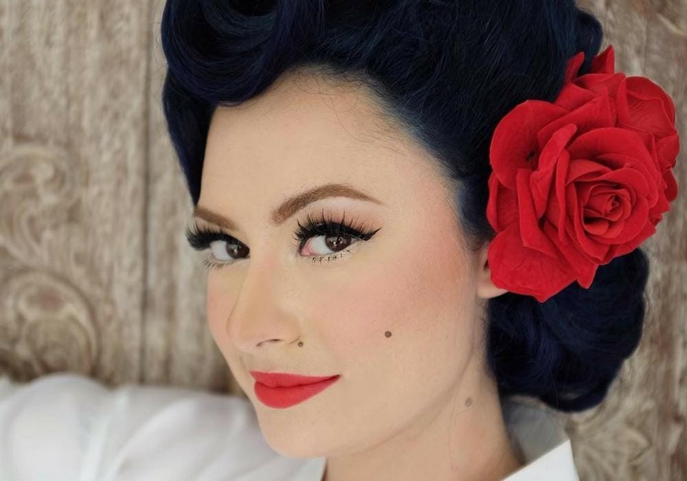 Mirip Artis Hollywood, Ini Gaya Unik Istri Derby Romero Saat Menikah