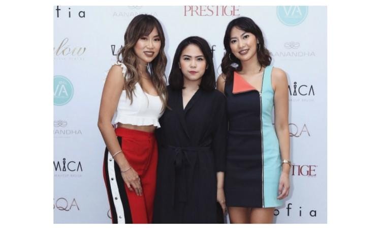 Kezia bersama temannya (kpaling kiri) / credit:  Instagram esqacosmetics