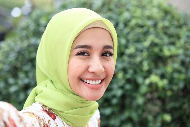 Foto Bareng, 6 Artis Ini Terlihat Akrab dengan Mantan Pasangannya