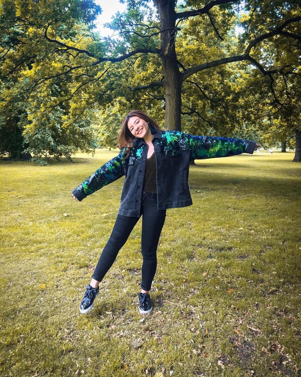 Instagram: @sharazaaa