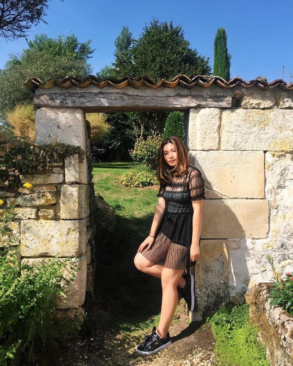 Instagram: @sharazaaa