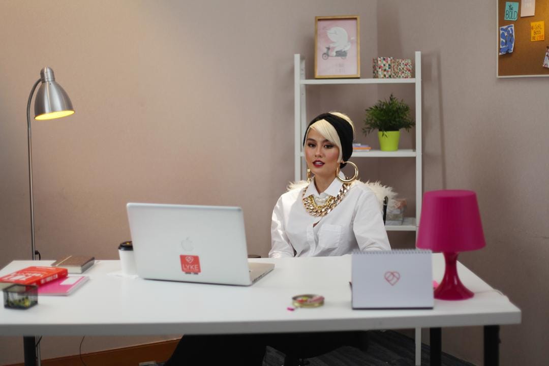 Tak Hanya Tarik Suara, Agnez Mo Kini Terjun ke Dunia Bisnis