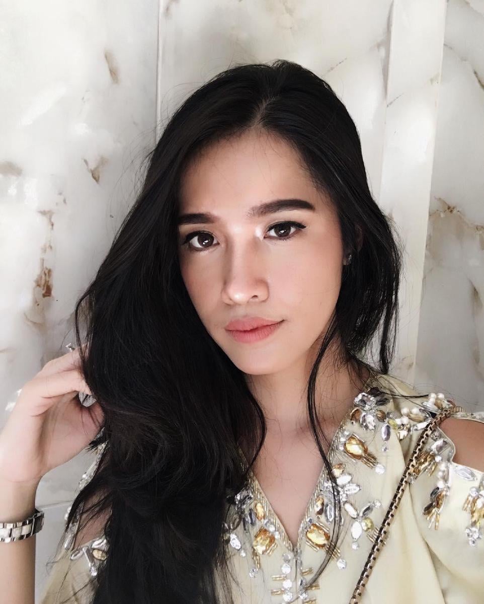 5 Gaya Chic Si Manis Ana Octarina