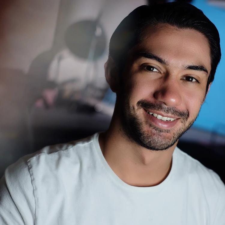 Instagram @officialpilarez