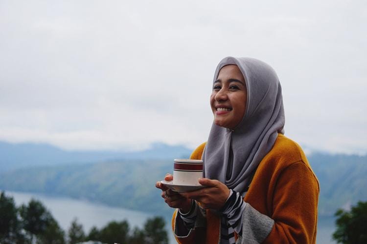 Instagram: @laudyacynthiabella