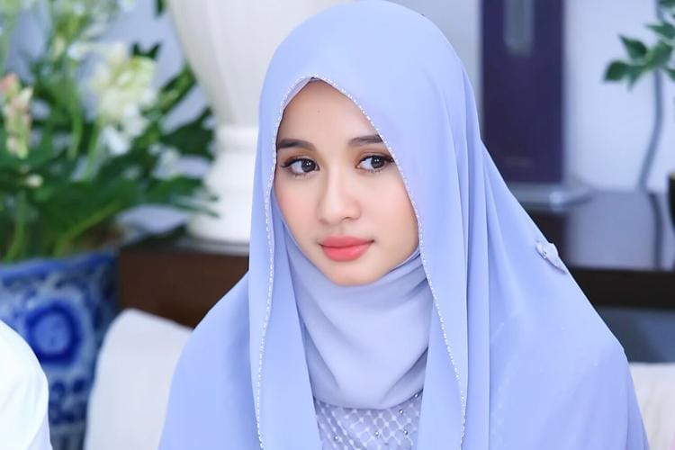 Instagram: @laudyacynthiabella