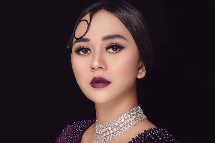 Instagram: @aurakasih