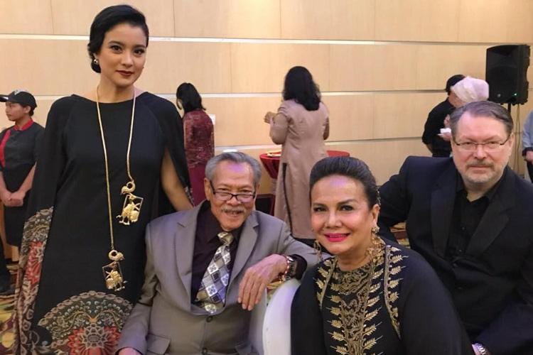 Instagram: @marcella.zallianthy